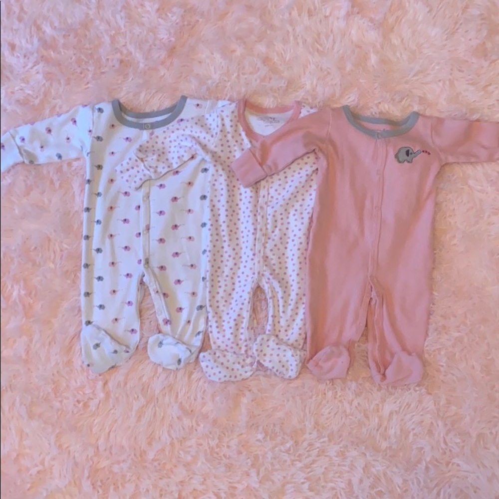 Footed pajamas (maybe baby kids 6-9m)